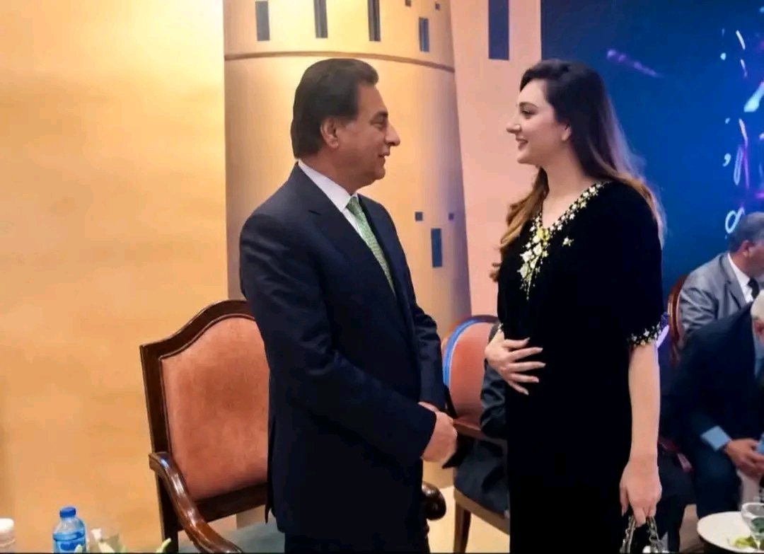 khokhr_pedia's tweet photo. یہ چیز میرے عزیز ۔۔۔ پارلیمنٹ کا وقار بہت بلند ہے https://t.co/2BZWmaZFmk