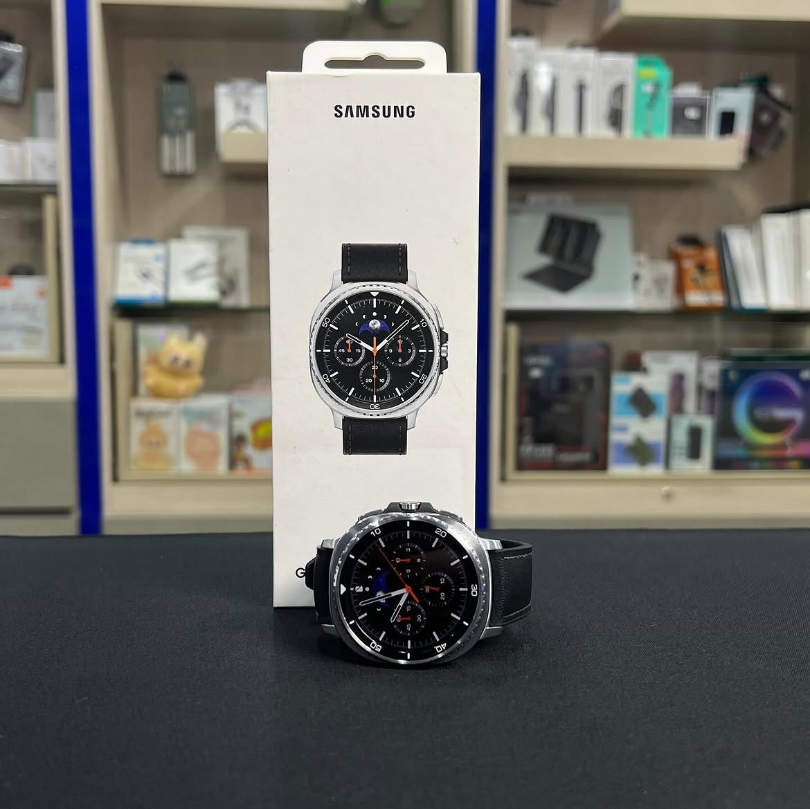 nabtechscopug's tweet photo. The Samsung Galaxy Watch 8 Classic  combines timeless design with advanced technology. It features a signature physical rotating bezel for easy navigation, an ultra-bright 3,000-nit display, 
🏷️960,000 UGx https://t.co/oJb6eE50iQ