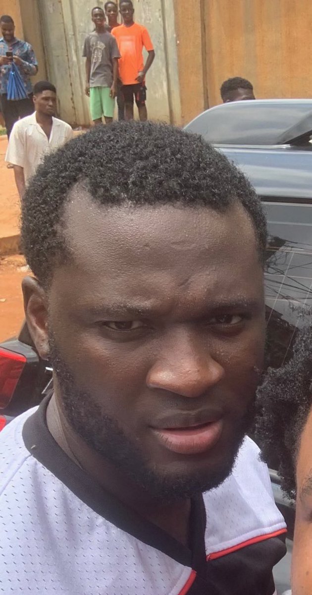 mide_io's tweet photo. Boniface please let it go 😭 https://t.co/eCaspyJn3d