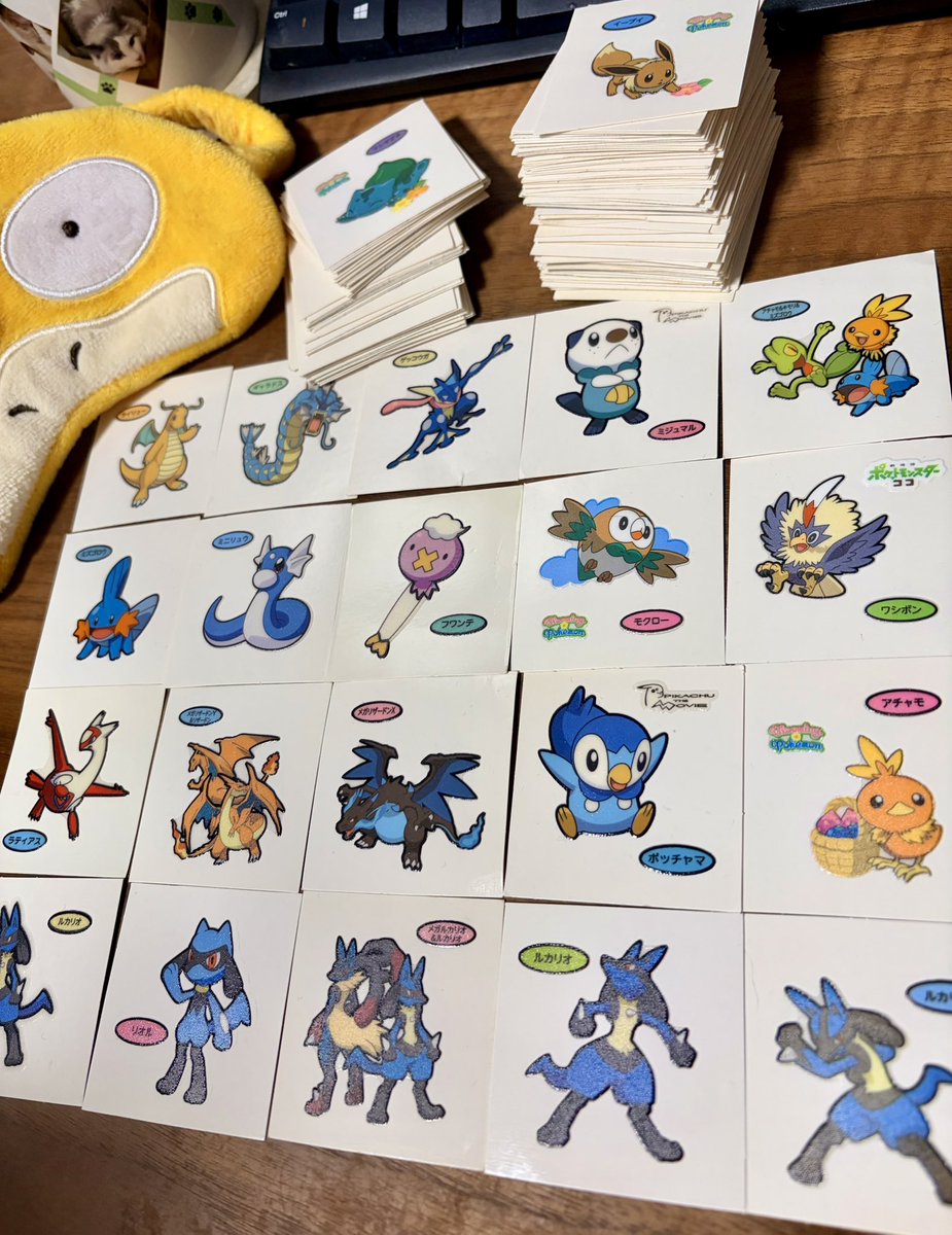 raibarori's tweet photo. ポケモンパンのシールを整理中。

すみません。ガチパを組みたいので、カバルドンを交換してくれる方を探してます。 https://t.co/HSD2rSJhU6