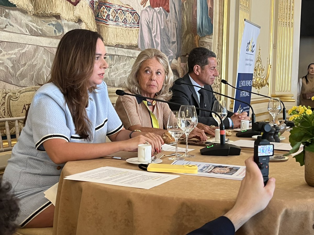 philippecuigna1's tweet photo. Avec @knafo_sarah et @LisnardDavid devant 200 patrons du mouvement Ethic au déjeuner.
Et le soir avec @ZemmourEric et ses soutiens entrepreneurs.
@Reconquete_off met en place son programme économique pour la Présidentielle…
La suite le 3 Septembre ! https://t.co/qjxQ8b75gg