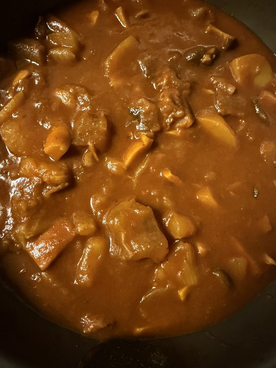 sugitaLOV's tweet photo. 牛すじカレーが出来ました https://t.co/kLHJYV3v0q
