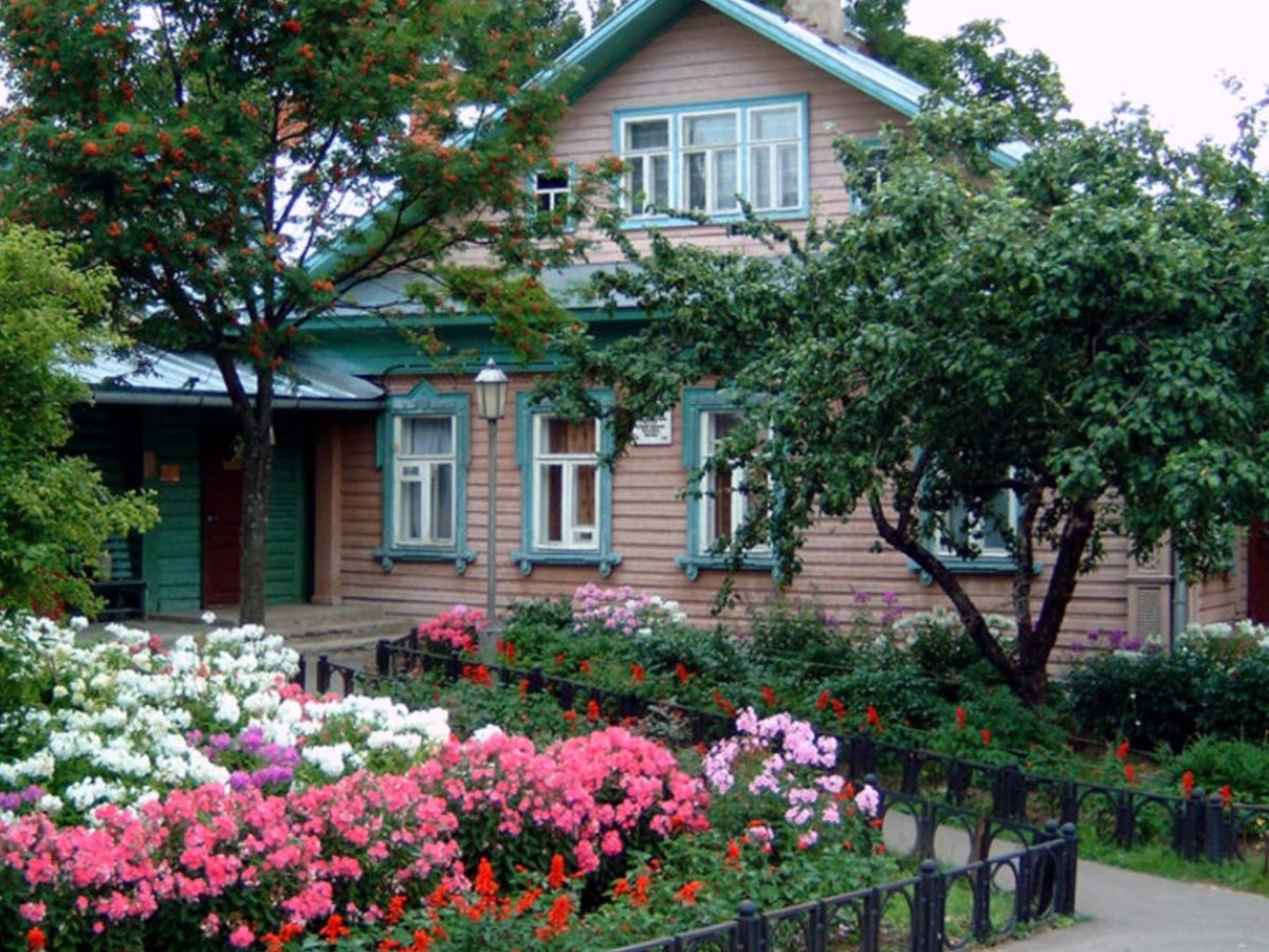 Lora020563's tweet photo. Россия. Чкаловск - город в Нижегородской области.
Основан в 12 веке как Василёва Слобода, принадлежащая князьям Шуйским.
Расположен на правом берегу Волги (Горьковское водохранилище).
Известен как ��одина лётчика Валерия Чкалова и славится богатой историей.
Население 11 535 чел. https://t.co/crbxlh9Boi