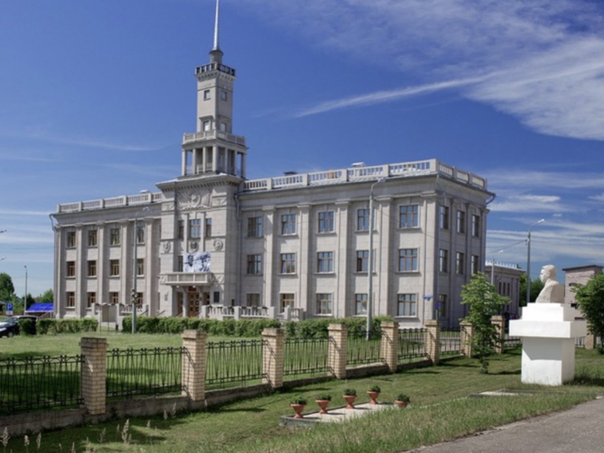 Lora020563's tweet photo. Россия. Чкаловск - город в Нижегородской области.
Основан в 12 веке как Василёва Слобода, принадлежащая князьям Шуйским.
Расположен на правом берегу Волги (Горьковское водохранилище).
Известен как ��одина лётчика Валерия Чкалова и славится богатой историей.
Население 11 535 чел. https://t.co/crbxlh9Boi