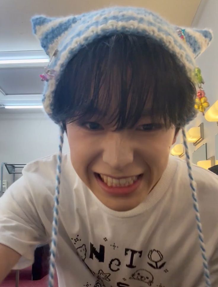 AlthaiaCabr's tweet photo. Sambil merayakan yushi black hair, ayo #wishzen moots sama ak, ak akan rajin tuk jbjb (klo gag sibuk xixixixi), bdw aku 06L yak, bias aku yushi mwehehhe but i love all memb kokk. Temen" muts bantu rt yahh😚😘😘 https://t.co/KRrYh2uk5M