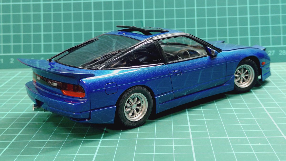 odacy_factory's tweet photo. #アオシマ
#180SX
久しぶりのプライベート完成品その1
180SXはWAVEエアロのキット。
ボディカラーはクレオスのベルベットブルー。
この塗料、つや消しなので普段よりクリアを厚め吹いて無理やりツヤ出してます。 https://t.co/re5rDJanbr