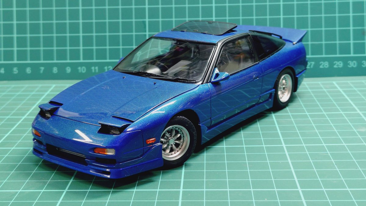 odacy_factory's tweet photo. #アオシマ
#180SX
久しぶりのプライベート完成品その1
180SXはWAVEエアロのキット。
ボディカラーはクレオスのベルベットブルー。
この塗料、つや消しなので普段よりクリアを厚め吹いて無理やりツヤ出してます。 https://t.co/re5rDJanbr