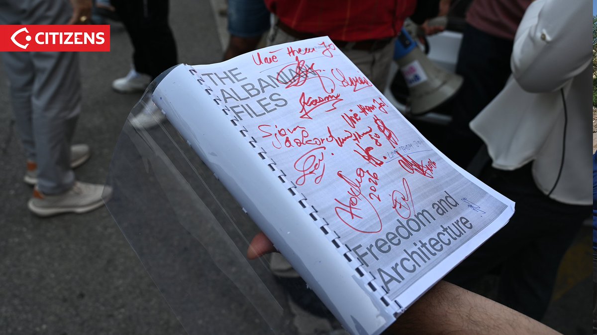 citizensalb's tweet photo. Libri “Albanian Files”, i bërë i njohur për publikun nga një hulumtim i https://t.co/sisx6uCDjl, u dorëzua sot në SPAK nga një grup qytetarësh. Ata deklaruan se libri është “dosja” kryesore që sipas tyre duhet të shërbejë për hetimin e kryeministrit. https://t.co/P2fcABsGvx