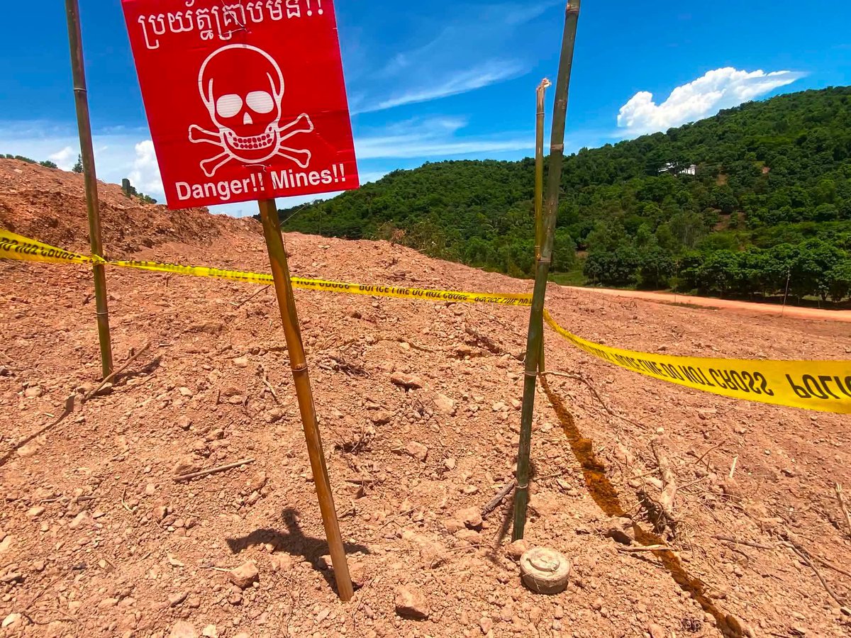 scarycatsmind's tweet photo. リアルに怖かったカンボジア滞在🇰🇭まさか、畑から地雷がでてくるとは… https://t.co/ju7jq86kqB