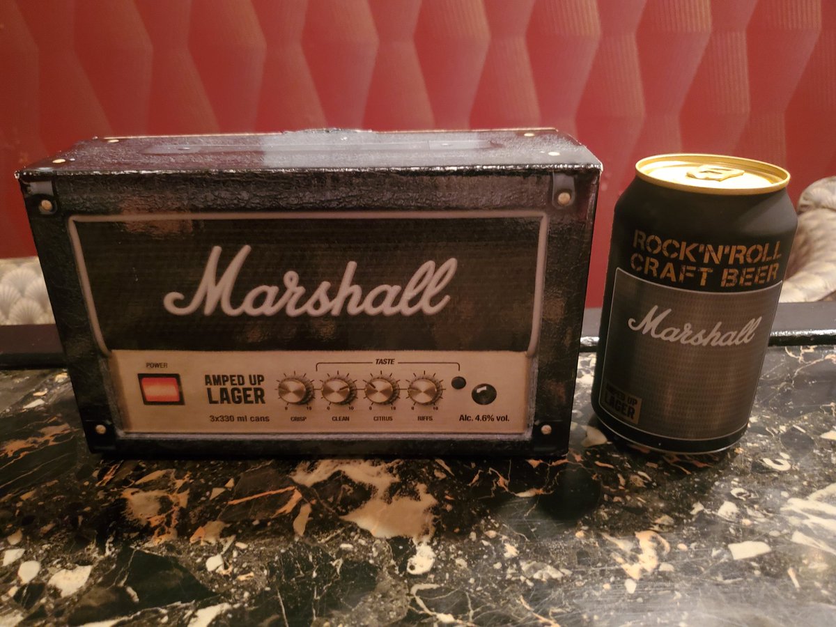 lonesome2015's tweet photo. お祝いで頂いたビールです。飲んだら上手くなるのかなあ。験担ぎでライブ前に飲みますかね。7月入りました。本日も20時オープンです⭐

#ロンサムタウン
#マーシャルクラフトビール https://t.co/YmhbkzN7bq