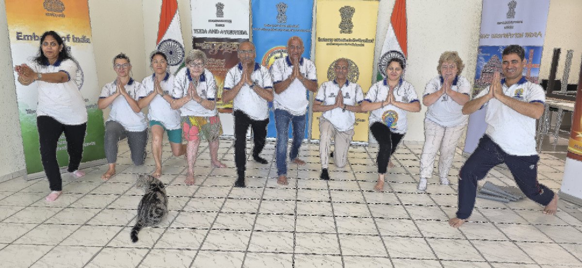 IndiainSwiss's tweet photo. The 12th #InternationalDayofYoga2026 celebrations by @IndiainSwiss opened a new chapter in #Thun, with the Embassy’s first-ever yoga session in the city.
Set against Thun’s warm community spirit, the event reflected how #Yoga continues to travel across 🇨🇭, bringing people together through its message of #wellbeing, #mindfulness, balance & harmony.
#IDY2026 #YogaforHealthyAgeing #IDY2026inSwitzerland
@MEAIndia @DrSJaishankar @IndianDiplomacy @moayush @mygovindia @PIB_India