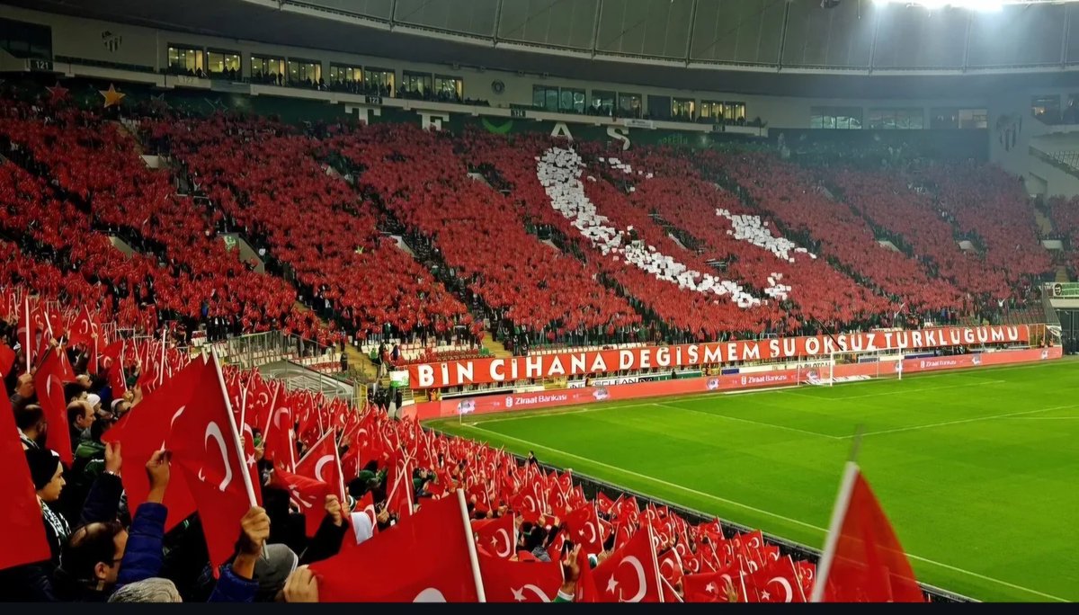 AliKARGA14's tweet photo. FRANSA İTALYA maçlarını kazanmak istiyorsak İZMİTTEKİ ve BURSADAKİ maçta Maratonu HODRİ MEYDANA Kale Arkasını TEKSASA komple tahsis edilmeli Bu iki tribüne sponsor yandaş biletleri dağıtılmamalı. Dağıtırım diyorsanız bu maçları olimpiyata alın o zaman. https://t.co/ykv1mjAWiV