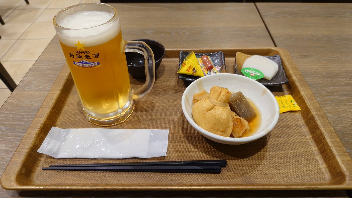 nora_ren's tweet photo. こちらホテルのサービスとのこと🍺
せっかくなので頂いてから夕食は探しに行こうかな https://t.co/42eH7yeztt