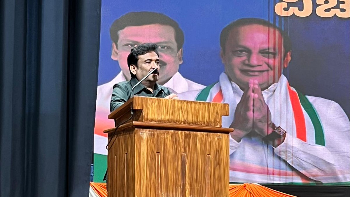 GCC_MP's tweet photo. ಕೆಪಿಸಿಸಿ ಪ್ರಚಾರ ಸಮಿತಿ ವತಿಯಿಂದ ಆಯೋಜಿಸಿದ್ದ ವಿಚಾರ ಸಂಕಿರಣದಲ್ಲಿ ಭಾಗವಹಿಸಿದೆ.
ಪಕ್ಷದ ಸಂಘಟನೆ,ಪ್ರಚಾರ ಕಾರ್ಯತಂತ್ರ ಹಾಗೂ ಕಾಂಗ್ರೆಸ್‌ನ ವಿಚಾರಧಾರೆಯನ್ನು ಜನರಿಗೆ ಪರಿಣಾಮಕಾರಿಯಾಗಿ ತಲುಪಿಸುವ ಕುರಿತು ಚರ್ಚಿಸಲಾಯಿತು. ಕೆಪಿಸಿಸಿ ಅಧ್ಯಕ್ಷರಾದ ಬಿ.ಕೆ ಹರಿಪ್ರಸಾದ್ ಸೇರಿದಂತೆ ಪಕ್ಷದ ಮುಖಂಡರು ಉಪಸ್ಥಿತರಿದ್ದರು.

#KPCC #Congress https://t.co/lQjmjdSf4I