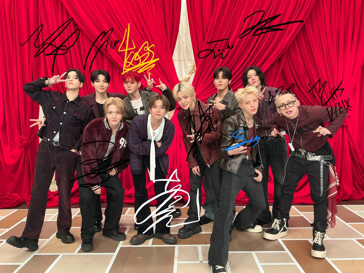 kami_bb_'s tweet photo. 来年は10人で出演できますように

#트레저 #TREASURE
#FNS歌謡祭 https://t.co/G68wJvH7Js