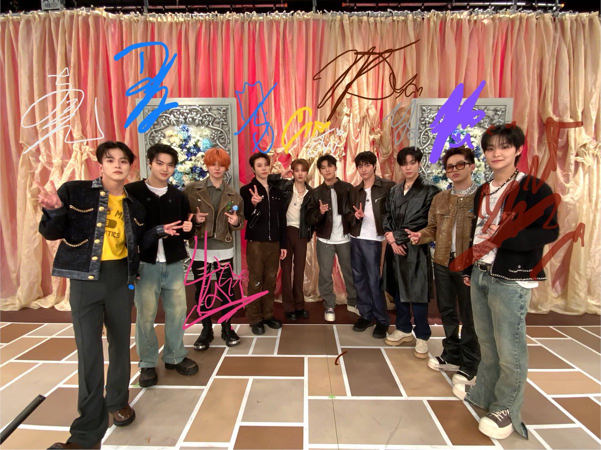 kami_bb_'s tweet photo. 来年は10人で出演できますように

#트레저 #TREASURE
#FNS歌謡祭 https://t.co/G68wJvH7Js