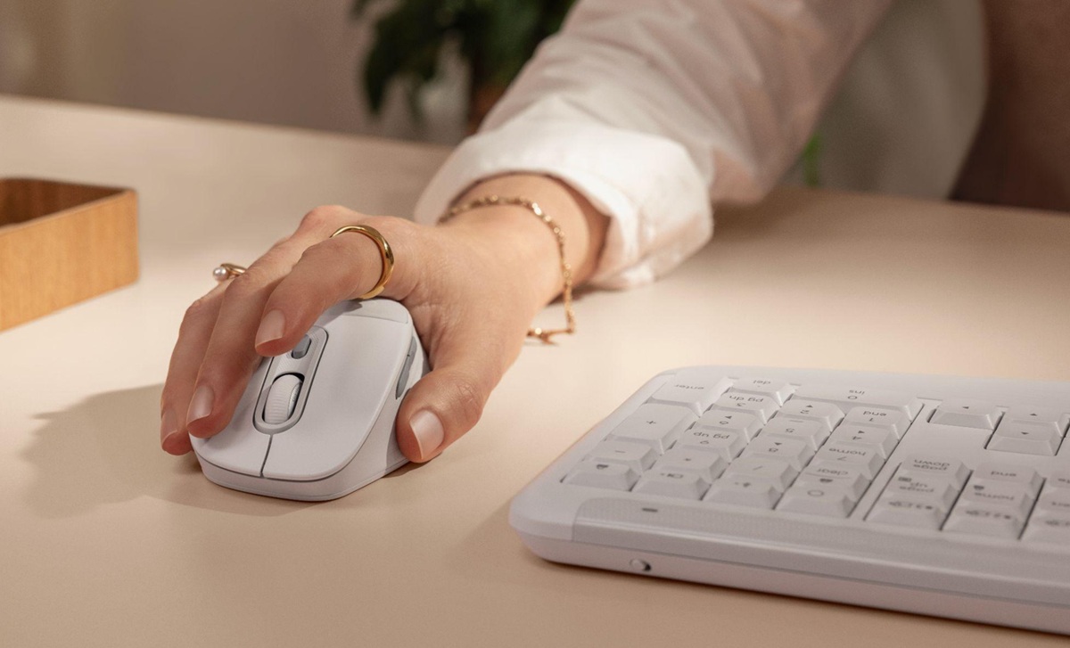 FoneArena's tweet photo. Logitech Signature Comfort Plus M850 L and M840 L mice launched in India https://t.co/jDcmIfmFjt https://t.co/tFHi4BKjbg