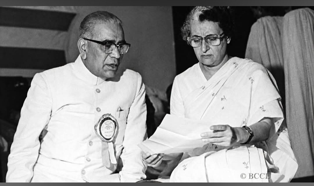 BalChavhan's tweet photo. महाराष्ट्राचे माजी मुख्यमंत्री व हरितक्रांतीचे जनक वसंतरावजी नाईक साहेब यांना जयंतीनिमित्त विनम्र अभिवादन. महाराष्ट्र कृषीदिनाच्या सर्वांना हार्दिक शुभेच्छा. https://t.co/Cr9IvznYF6