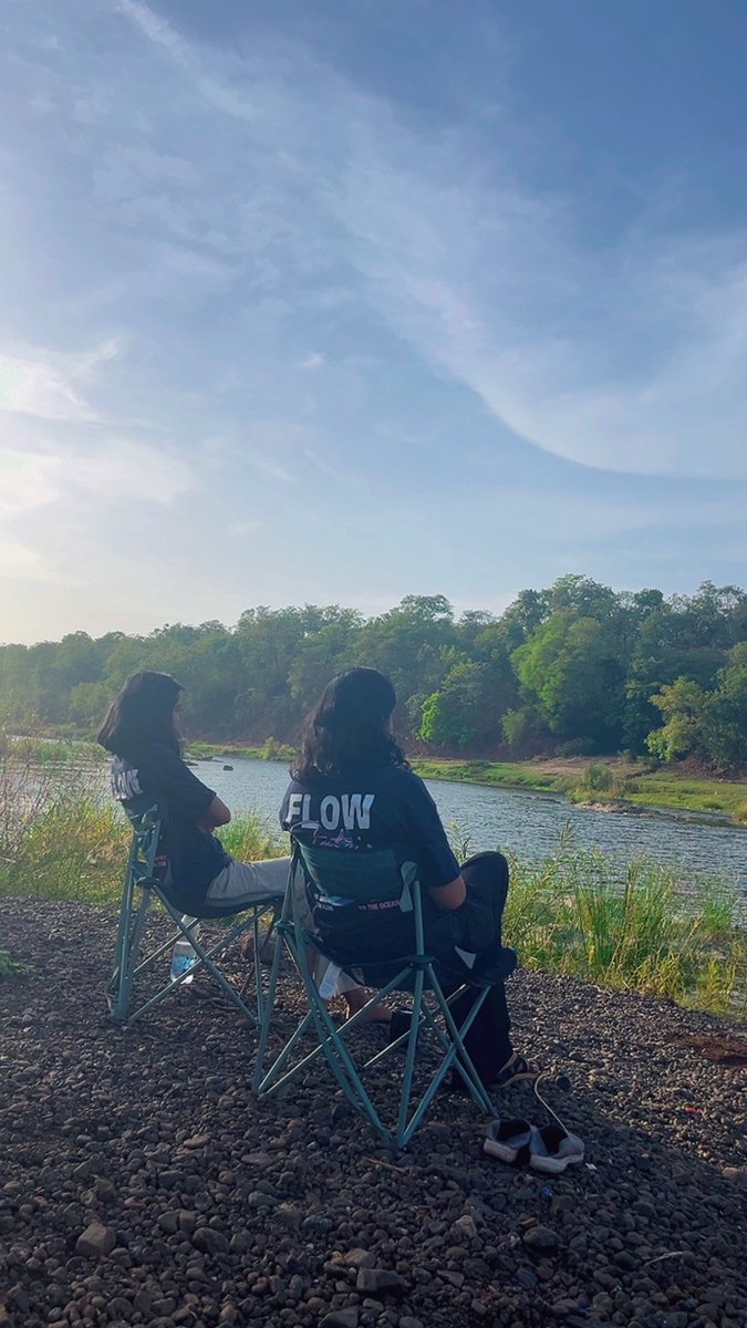 AshaGamit94's tweet photo. “Somewhere between the whispering woods, the untamed jungle, the flowing river, and the golden sun,found the kind of peace that words can never fully describe.” https://t.co/Q83wbM3hRC