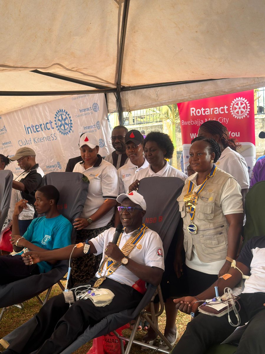 RAC_Bwebajja's tweet photo. ❤️ Blood can't be manufactured, it can only come from generous people like you. The Mega Blood Donation Drive is happening now at Kitende Secondary School until 5 PM. Come donate and save lives!
#MegaBloodDonationDrive
#EachOneEngageForImpact
 #GiveBloodGiveHope https://t.co/2Glj8hx2jb
