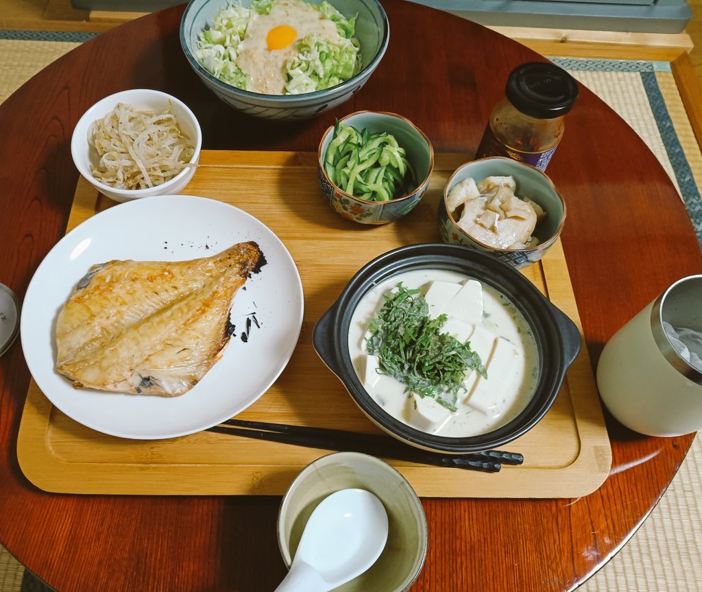 Mar9Tak's tweet photo. 今晩の晩酌、理由はわからないが、今年はキャベツが美味しい。 https://t.co/UnBNBNoJje
