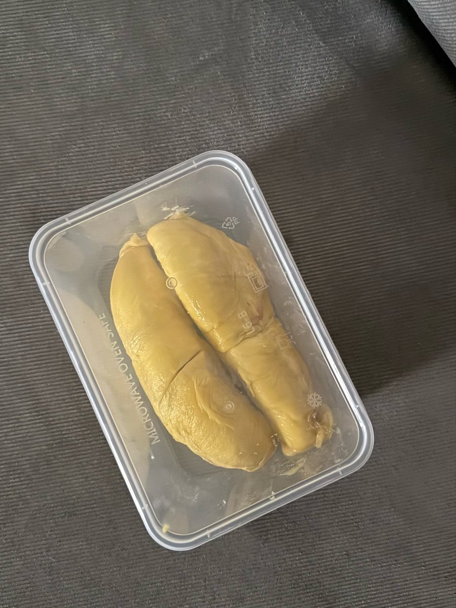 HsetcEnore's tweet photo. I did a great job dis week so I treat myself musang king hehe!! i love myself and im proud of you tauu https://t.co/k1sh8D1pqZ