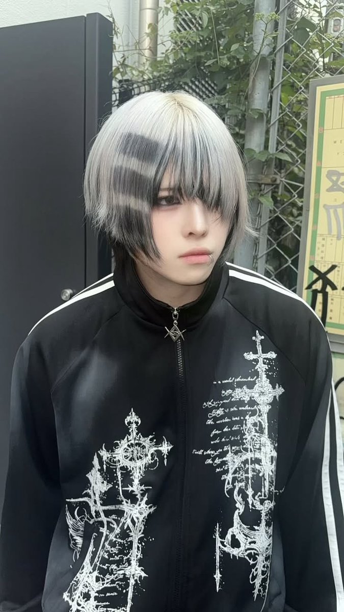 named_cross's tweet photo. 髪染めた、不健康お兄さんぽくて大好き
 #自撮り界隈  #ハイトーン https://t.co/RO3FBd8iGh
