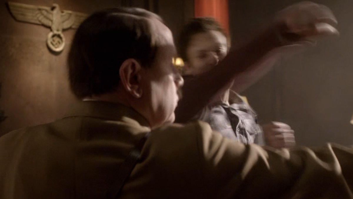 DoctorWhoPix's tweet photo. Let's Kill Hitler #DoctorWho #DrWho https://t.co/hEwqNQYwk3