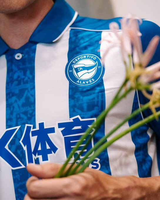 besoccer_ES's tweet photo. Ojo al camisetón que ha sacado el Deportivo Alavés

📸 @Alaves https://t.co/KOKbwFj6I0
