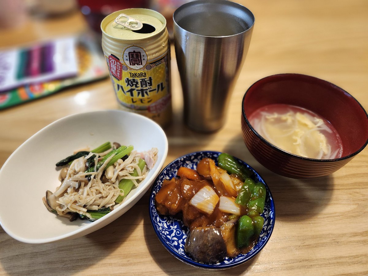 Katato9's tweet photo. 今日はネイルからの父母と上野飲みからのカラオケからの、夜ご飯作り只今晩酌中🍻
かんぱいっ☺️ https://t.co/Kl3iqux4tJ