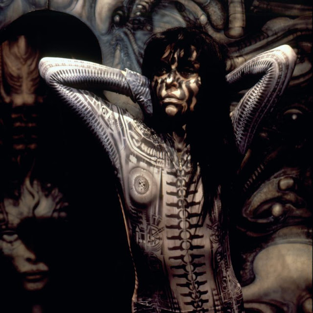 VLouca1971's tweet photo. Debbie Harry Painted by H.R. Giger, 1980. Photos by Chris Stein https://t.co/JVTWtxeGB5