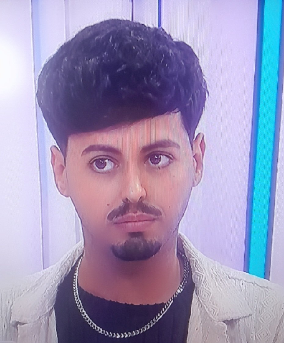 sousa_ana338's tweet photo. "...O PEDRO USOU-ME COMO ARMA DE ARREMESSO..."
Entra uma terceira vez com ele e voltas a perder!!
NÃO ENTENDO como a Homossexualidade ainda tem de ser TEMA e BANDEIRA!���
Há quem assuma com "trejeitos" e outros não!
FARTA DESTE DISCURSO!
#sstvi #ssdf #dftvi #Leandro https://t.co/RalYixkVxZ