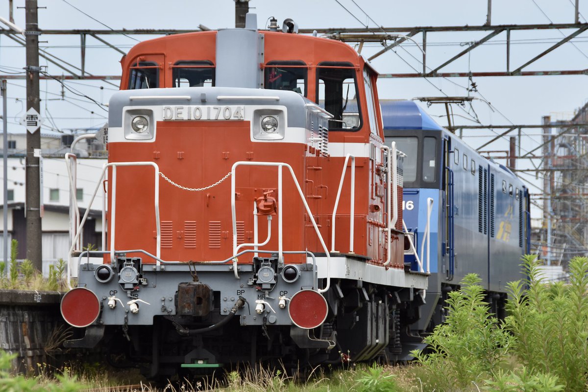 64Locomotive's tweet photo. 6/30
EH200-16＋DE10 1704 https://t.co/TcNa5Y13B1