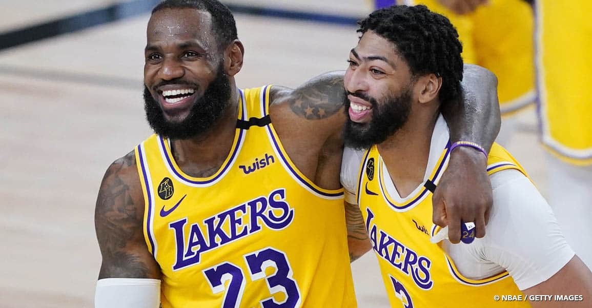 REVERSEMAGAZINE's tweet photo. Les Warriors attendent une réponse de LeBron pour activer le dossier Davis
➡️ https://t.co/7ISbIrHGrs https://t.co/jU5qZbjPLQ