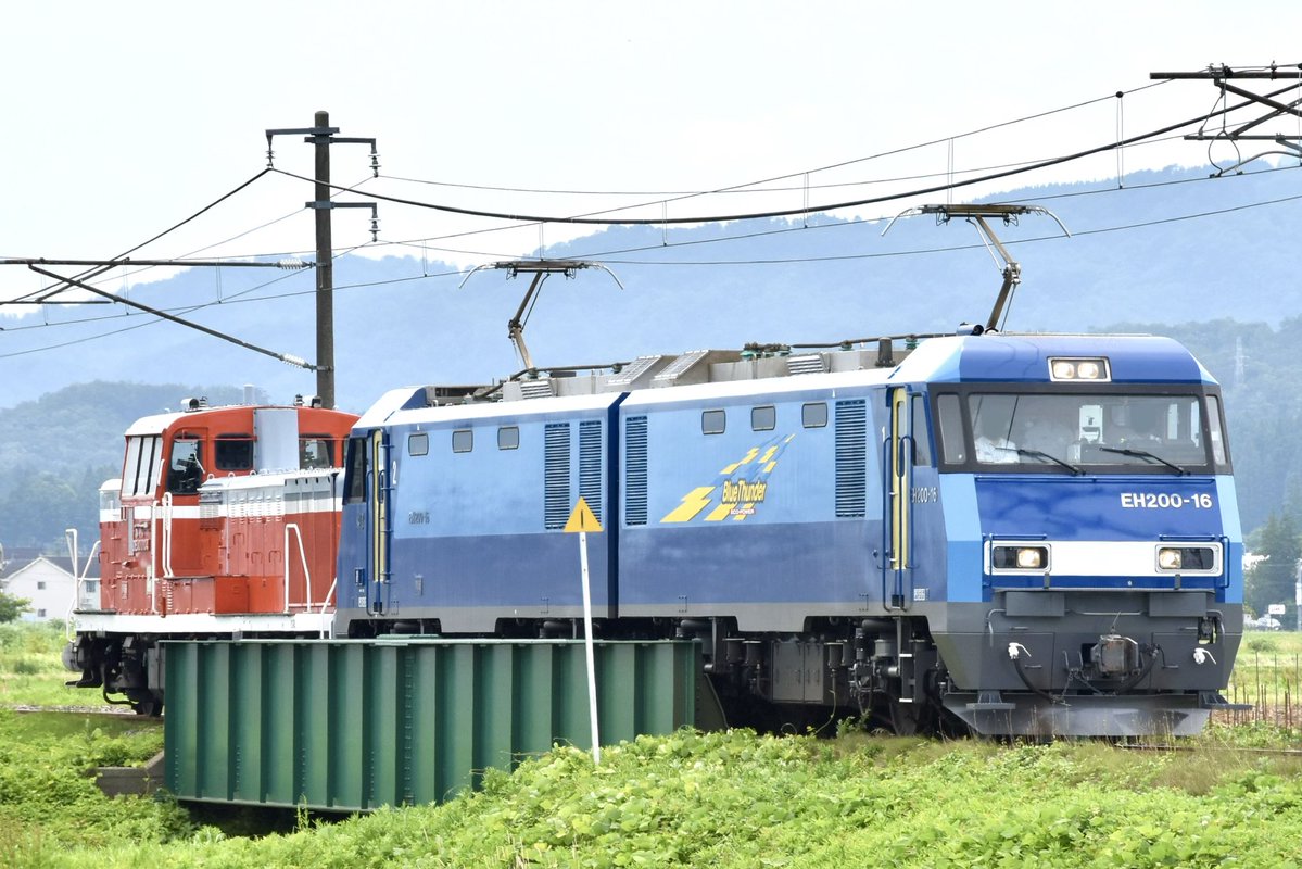 64Locomotive's tweet photo. 6/30
EH200-16＋DE10 1704 https://t.co/gbXVOXrEqs