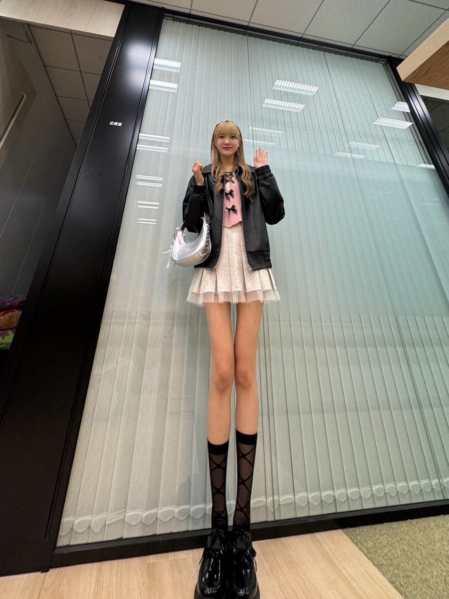 UT_ooOoo's tweet photo. 人生最初の推しと最後の推し
脚の長さが対局すぎる https://t.co/0BNoLZWWGQ
