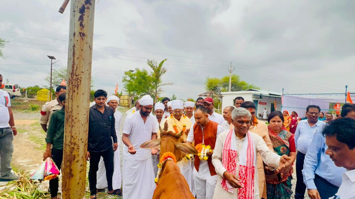 devkarsaheb's tweet photo. आज परम पूज्य गुरुदेव संत श्री असंग देव जी के पावन सान्निध्य एवं आशीर्वाद से सद्गुरु मानव सेवा असंग आश्रम द्वारा संचालित गौ सेवा धाम का शुभारंभ हुआ।

गौ सेवा भारतीय संस्कृति, करुणा और लोककल्याण का जीवंत प्रतीक है। https://t.co/pfqdTdi1fy