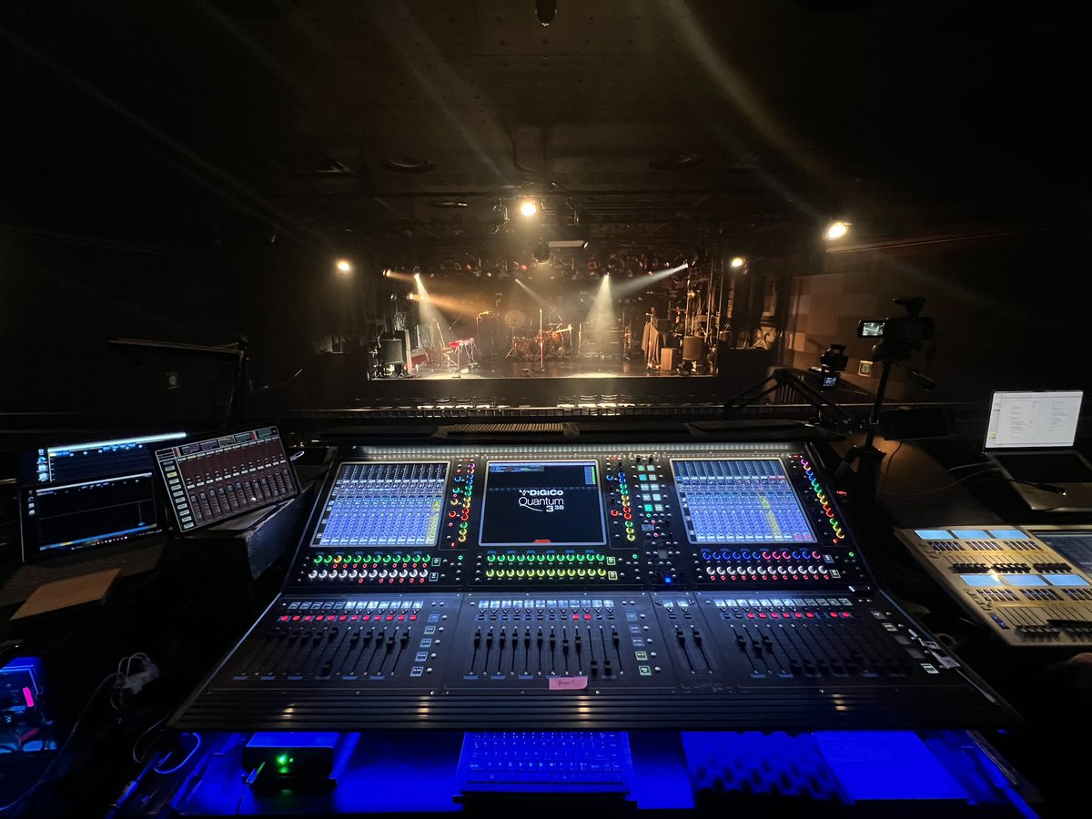 asadaken's tweet photo. 全公演sold out
大阪と名古屋2Daysをして帰宅
耳を休めにゆっくり釣りに行きたいな〜🎣 https://t.co/emohElgGi9