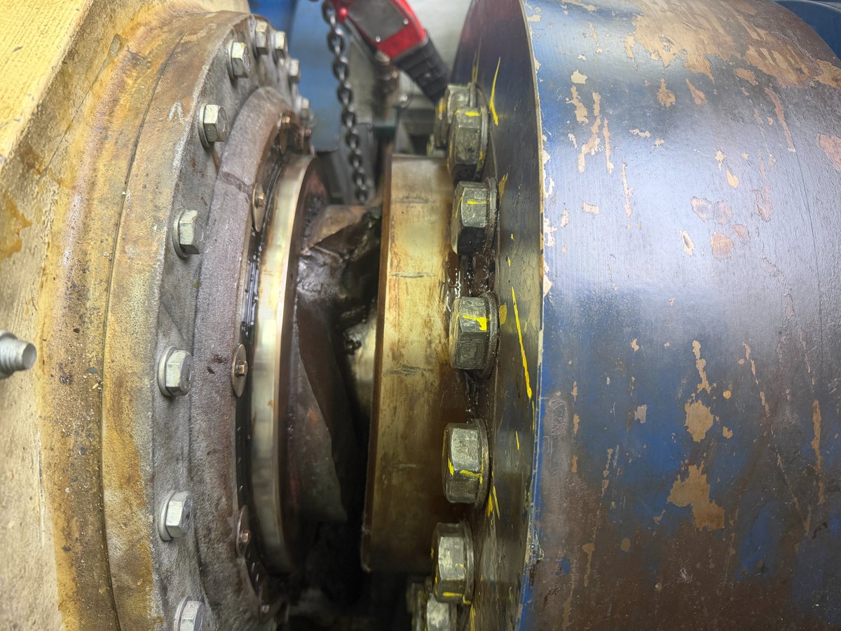 rango_solutions's tweet photo. Prevention starts with inspection. ⚙️

Borescope inspection carried out at Yerga Wind Farm, assessing critical internal components to detect early signs of wear and support smarter maintenance planning.

#WindEnergy #Borescope #PredictiveMaintenance #Renewables #RANGOSolutions https://t.co/v1VOuDrhcx