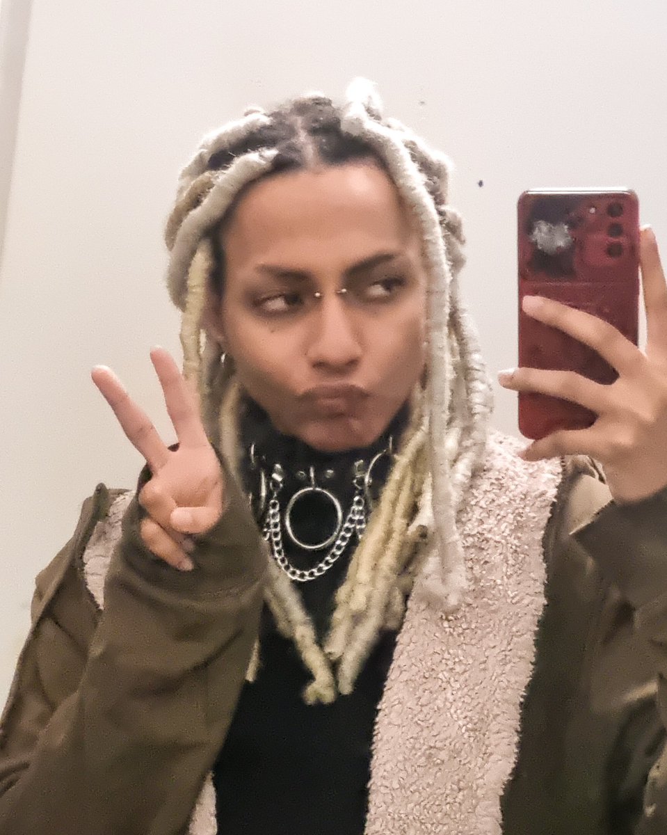 red_ayzee's tweet photo. Hello, I'm Azraël, i'm a black trans woman struggling with bills and rent, I can't work at the moment due to health complications, i'd greatly appreciate any help and share, thank you very much 💞

⏬️⏬️⏬️
https://t.co/C3YBWE8w21 https://t.co/TcEHrMv4Zl