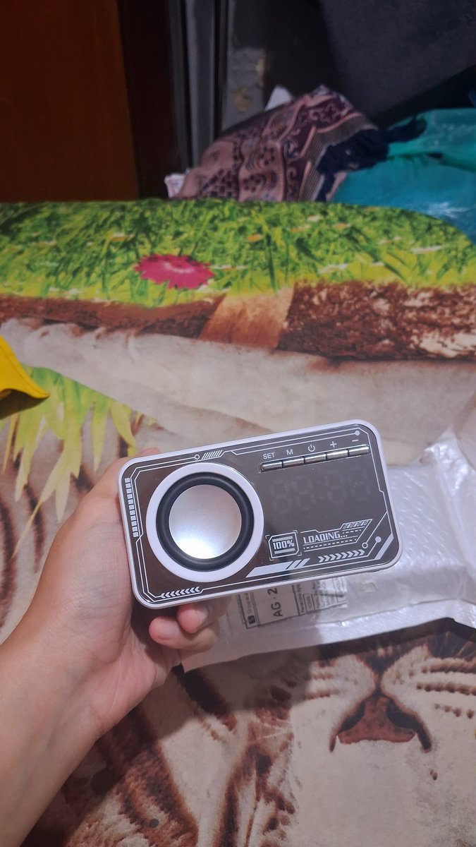 pastelppl's tweet photo. Wireless Bluetooth AB4099 speaker jam Alarm dr goojodoq cuma 120rb aja cusss murah poll, kujual karena salah pilih warnaaa~ #zonauang #goojodoq #speakerbluetooth https://t.co/ji7vRn6OcL