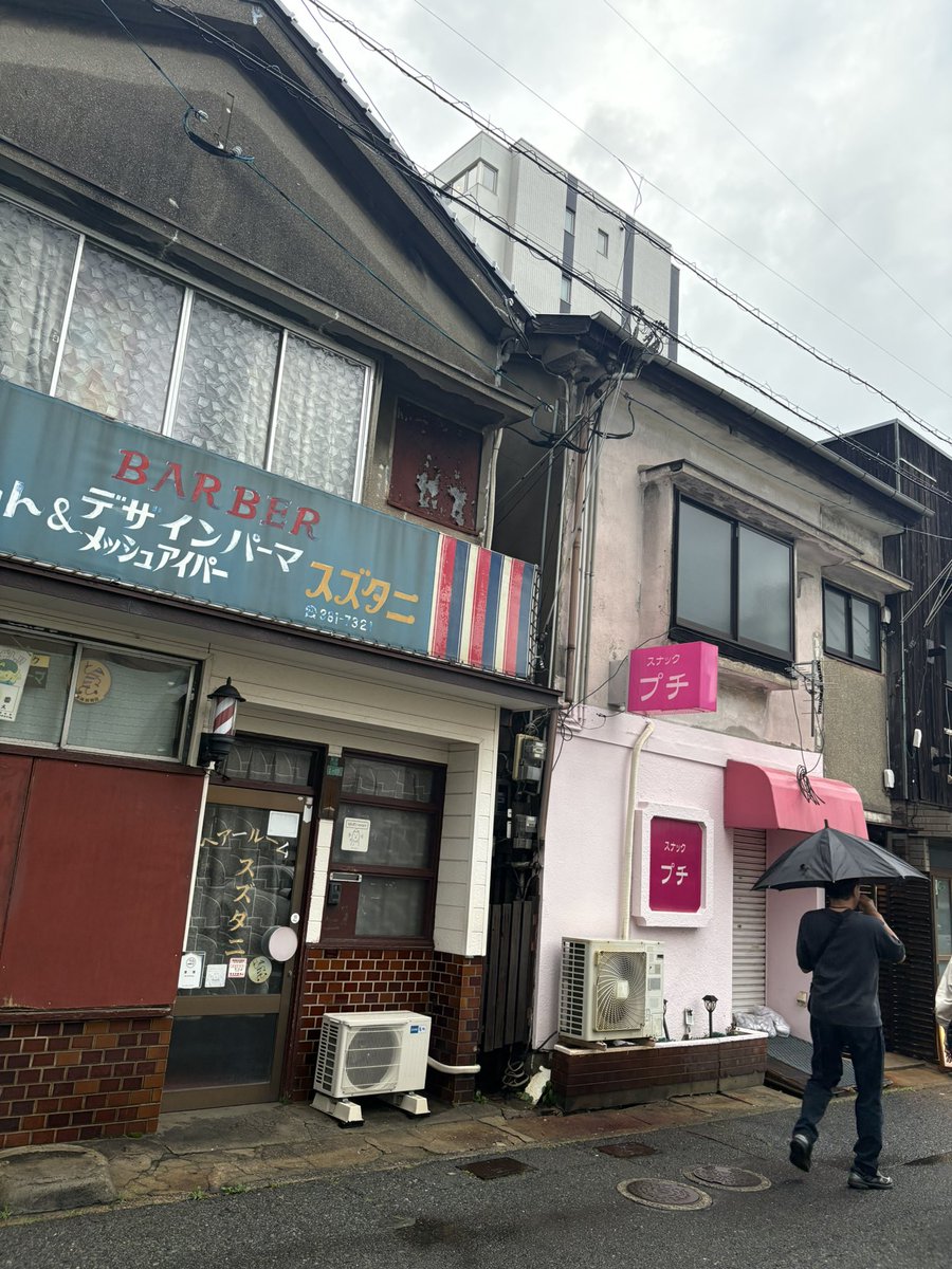 machagone's tweet photo. 北九州なう。17日に入院した父の見舞いと母の遺産手続きに来ております。
普段は隣町の繁華街に宿を取るのですが、今回は地元の旅館に。めちゃくちゃ鄙びていてエモすぎてこれはこれでアリだなと。
父が順調にボケてきている。
これからどうするかが悩みどころです https://t.co/urahUUintH