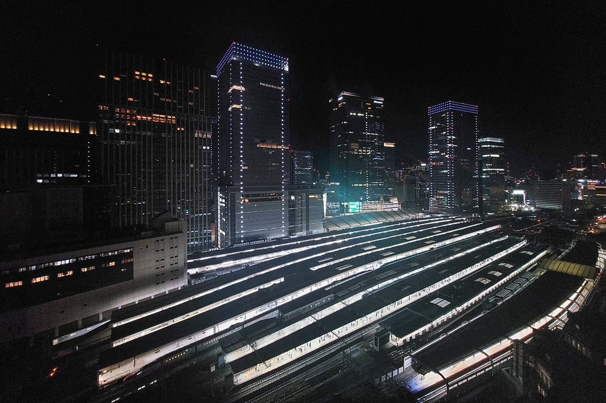 33heineken's tweet photo. 見て回る東京

①②③ 丸ノ内ホテル 
④ 部屋から見た東京駅

2026/02/28

スマホ写真

#丸ノ内ホテル #東京駅 #鉄道 #夜 #観光 #風景 #写真で伝えたい https://t.co/Lf9aRtEGQs