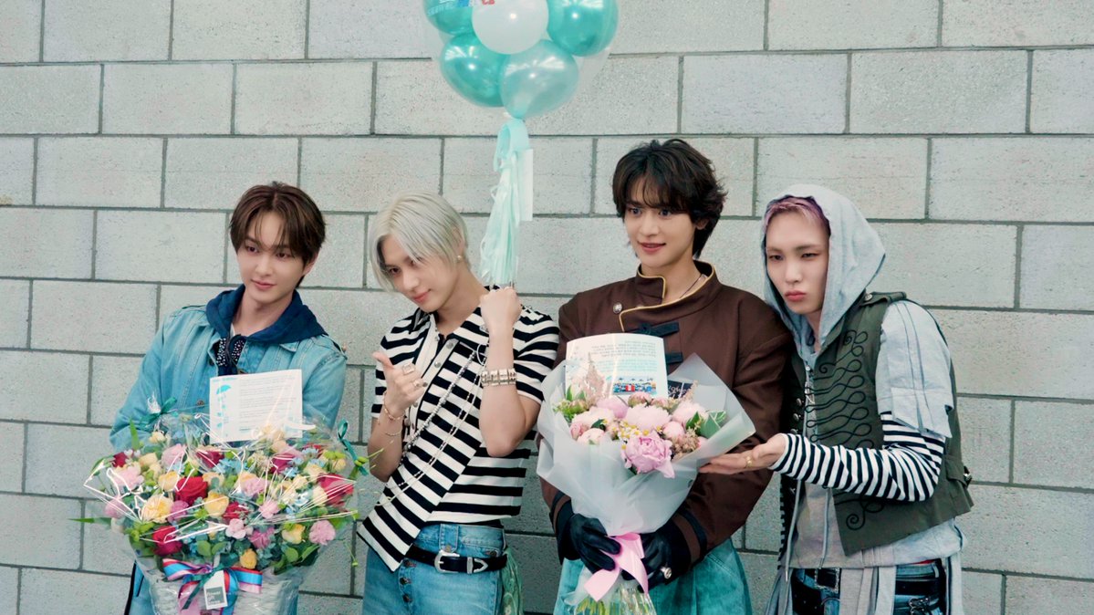SHINee's tweet photo. 。*⭒ 항산화 그룹의 컴백 ⭒*。 | SHINee 'Atmos' 음악방송 대기실 비하인드️

 https://t.co/GMatn8twep

#SHINee #샤이니 
#Atmos #SHINee_Atmos
#음악방송 #Behind https://t.co/qk1236IE97