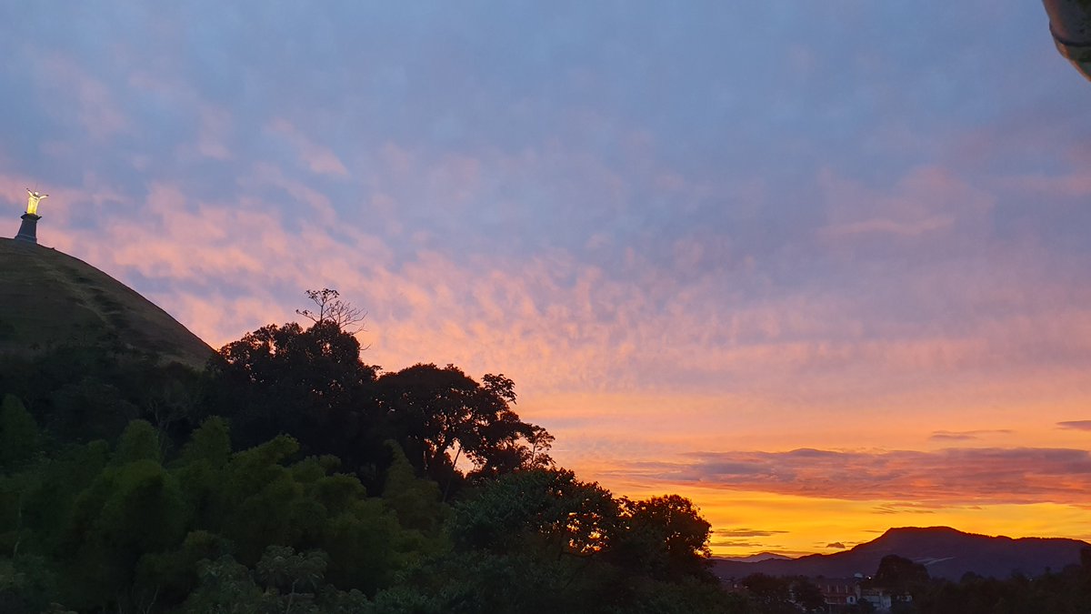 ParraArcila's tweet photo. Buenos días desde Jericó, grato nido de amores https://t.co/odePmvXKFw