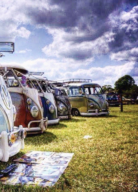 sara18sec's tweet photo. Volkswagen Type 2 “split window” 

Something magical about travelling the world and having time to stop when you can 

#volkswagon #volkswagonType2
#splitwindow 
#travelling #traveltheworld 

@VW @VolkswagenCamp1 https://t.co/Xa8yJNzmAC