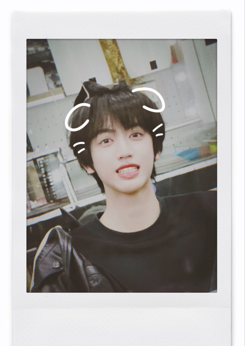 chaldeee's tweet photo. 고회로 이런 사진 올리는 거 짜증난ㄴ다 좋아서 https://t.co/Q7NvgMkt9m
