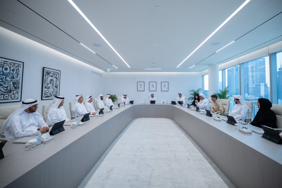DXBMediaOffice's tweet photo. حمدان بن محمد يترأس اجتماع المجلس التنفيذي، ويعتمد استراتيجيات ومشاريع نوعية بموازنة إجمالية بلغت 18 مليار درهم. 
https://t.co/9uRuOdD4jj https://t.co/WF6wtTJLr4