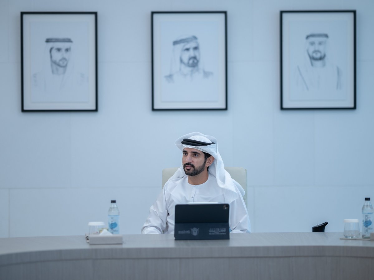 DXBMediaOffice's tweet photo. حمدان بن محمد يترأس اجتماع المجلس التنفيذي، ويعتمد استراتيجيات ومشاريع نوعية بموازنة إجمالية بلغت 18 مليار درهم. 
https://t.co/9uRuOdD4jj https://t.co/WF6wtTJLr4
