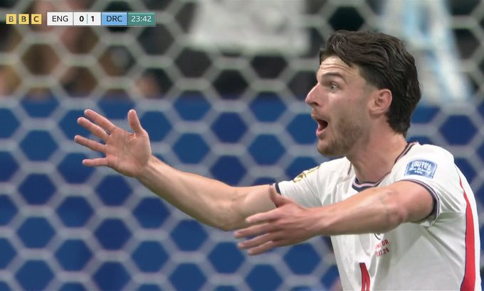 FCBJenil's tweet photo. The entire English midfield spending the first half passing the ball backward to the keeper like they’re trying to protect a 0-0 draw against prime Barcelona. Bro, you are losing to Congo! Wake up! 😭
#FIFAWorldCup #ENGCOD #England #ChokeJob #CardioSession https://t.co/4WDMKhbNEL